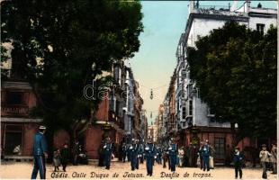 Cádiz, Calle Duque de Tetuan, Desfile de tropas / street view, Spanish military troop parade (EK)