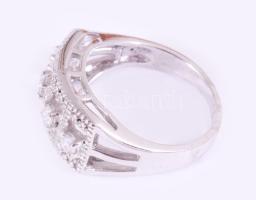 Ezüst (Ag) gyűrű kövekkel díszítve, jelzett, méret: 52, bruttó: 3,8 g