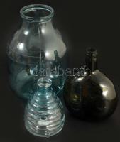 3 darab zöldszínű üveg, közte befőttes üveg, m: 24 cm alatt