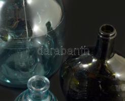 3 darab zöldszínű üveg, közte befőttes üveg, m: 24 cm alatt