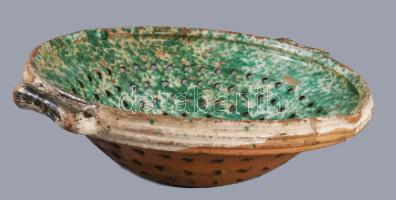 Szűrő. Alföld, cca 19. sz. közepe - második fele, felületi sérüléssel, repedésvonallal, d: 32 cm