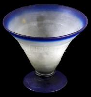 Savamratott, anyagában részben színezett talpas kínáló. Hibátlan (légbuborékkal), d: 21,5 cm, m: 18 cm