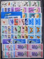 Hatalmas magyar tétel, főleg modern anyag a 90-es évekig egy kevés régivel 11 db A/4 és nagy + 2 db ...