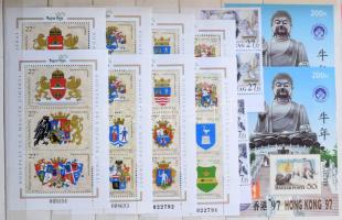 Hatalmas magyar tétel, főleg modern anyag a 90-es évekig egy kevés régivel 11 db A/4 és nagy + 2 db ...