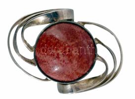 Ezüst (Ag) gyűrű, piros kő berakással. Jelzett, 2004 utáni magyar fémjel, 925 ezrelékes ezüst, m. 51...