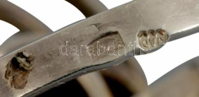 Ezüst (Ag) gyűrű, piros kő berakással. Jelzett, 2004 utáni magyar fémjel, 925 ezrelékes ezüst, m. 51...