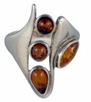 Ezüst (Ag) gyűrű, borostyán berakással. Jelzett: 1999 utáni behozatali fémjel, 925 ezrelékes ezüst, ...