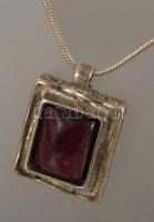 Ezüst (Ag) ékszer szett, fülbevaló pár és nyaklánc cseh gránát berakással, 925 ezrelékes ezüst, jelz...