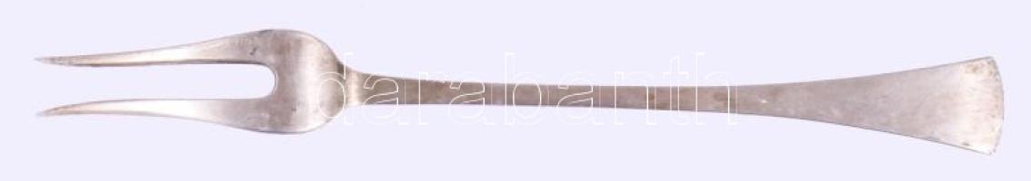 Ezüst (Ag) húsvilla. Pest, 1872-1937 közötti fémjel, 800 ezrelékes ezüst, h: 26 cm, nettó 92g