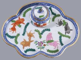 1939 Herendi Poisson mintás tintatartó mandarin fogóval és tapper. Jelzett, aranyozáson kis kopással...