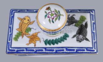 1939 Herendi Poisson mintás tintatartó mandarin fogóval és tapper. Jelzett, aranyozáson kis kopással...