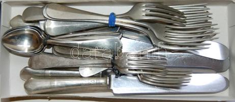 24 db-os különböző jelzéssel ellátott teljes alpakka evőeszközkészlet: 6 desszertes villa + 6 teáskanál + 6 kés + 6 villa