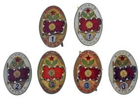 1970-1980 k. "Élenjáró Katona - 1-2-3. osztály" rátétes, műgyantás bronz Magyar Néphadsereg sapkajelvények (3xklf) (41x26mm) + "Kiváló Katona - 1-2-3. osztály" rátétes, műgyantás bronz Magyar Néphadsereg sapkajelvények (3xklf) (41x26mm) T:AU,XF