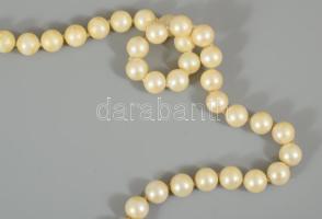 Gyöngy nyaklánc jelzett ezüst (Ag) kapoccsal. 86 cm