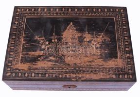 Fa díszdoboz, tele bizsukkal