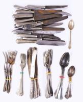 Doboznyi evőeszköz tétel, sok régi Berndorf darabbal.