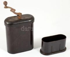 II. világháborús német "Tramp" kávédaráló, bakelit, tekerővel, m. 11 cm