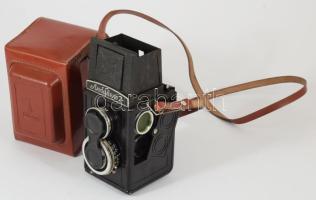 cca 1955-1970 LOMO Ljubityel 2 szovjet gyártmányú, ikerlencsés reflex fényképezőgép, 6x6 cm filmformátum, T-22 4,5/75 objektívvel, eredeti tokjában, megkímélt, jó állapotban // Lubitel 2 USSR twin-lens reflex camera, in original case, in good condition