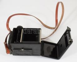 cca 1955-1970 LOMO Ljubityel 2 szovjet gyártmányú, ikerlencsés reflex fényképezőgép, 6x6 cm filmform...