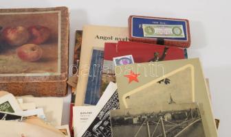 Vegyes papírrégiség tétel: reklámok, régi metszetek, fotók, stb