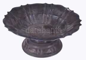 Ezüst (Ag) talpas kínáló. Bécs vagy Pest, 1872-1922/37 közötti fémjel, 800 ezrelékes ezüst, d: 21 cm, m: 9,5 cm, nettó 304g