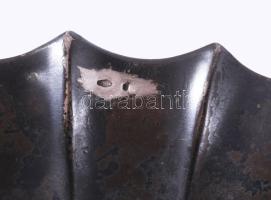 Ezüst (Ag) talpas kínáló. Bécs vagy Pest, 1872-1922/37 közötti fémjel, 800 ezrelékes ezüst, d: 21 cm...