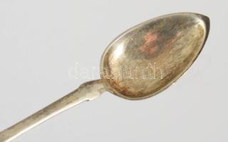 6 db ezüst mokkás kanál. Jelzett: Pest, 1872-1937 közötti fémjel, 800 ezrelékes ezüst, mesterjegyes,...