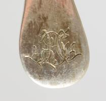 6 db ezüst mokkás kanál. Jelzett: Pest, 1872-1937 közötti fémjel, 800 ezrelékes ezüst, mesterjegyes,...