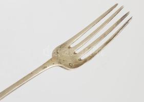 Egy személyes keresztelő evőeszköz készlet, dianás, jelzett, mesterjegyes nettó 80 g + ezüst nyelű k...