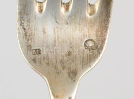 Egy személyes keresztelő evőeszköz készlet, dianás, jelzett, mesterjegyes nettó 80 g + ezüst nyelű k...