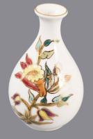 Zsolnay aranykontúrozott virágmintás kisváza. Jelzett, hibátlan, m: 11,5 cm