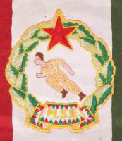 1959 Honvéd SE (HSE) "P.F. 8677" feliratú hímzett sportzászló, hátoldalán kisebb folttal, ...