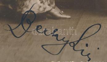 Berky Lili (1886-1958) színésznő autográf aláírása őt ábrázoló fotólapon, 13,5x8,5 cm