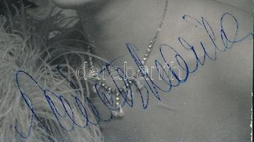 Operett énekesnők aláírt fotói Zentai Anna, Németh Marika, stb 3 db 12x9 cm