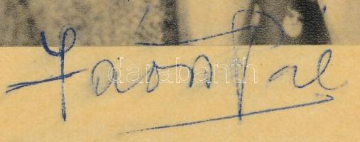cca 1950 Jávor Pál (1902-1959) színész aláírása az őt ábrázoló fotólapon