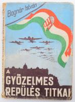 Bognár István: A győzelmes repülés titkai. Szerk.: - -. Rákosi Béla altábornagy a M. Kir. Honv. Légierők parancsnoka előszavával. Bp., 1942.,(Jövő-ny.) 1 (címkép, fekete-fehér fotó rajta Horthy Miklóssal.) t. + 191 p. 12 (fekete-fehér fotók) t. Kiadói papírkötés, sérült, kopott kiadói illusztrált papír védőborítóban, sérült gerinccel, a könyvtest elvált a borítótól, a kötés sérült, szétvált.