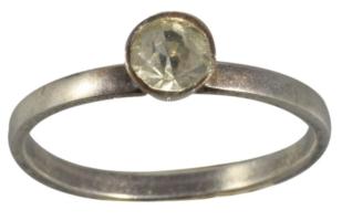 Ezüst (Ag) gyűrű, kő berakással, jelzés nélkül, m:56, bruttó 1,4g