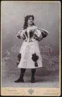 cca 1900 Czullik Inez, Czullik Ágost, a Liechtenstein hercegi kertek igazgatója lányának portréja, kabinetfotó Angerer bécsi műterméből, 16,5×10,5 cm