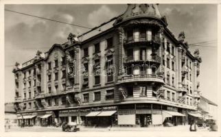 Debrecen Szent Anna utca városi bérház Almássy Rezső cipészüzletével, Antalfy Gyula sportboltjával és a Ramminger fodrászattal photo