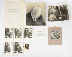 ca 1940 Karácsony Sándor (1891-1952) író emléke 2 db eredeti fotó 23x17 cm, 7x9 cm, + 6 sokszorosított fotó, egy eredeti szénrajz, egy nyomat, és egy meghívó 100. születésnapjára rendezett megemlékezésre. + gépiratos szöveg