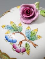 Herendi Viktória mintás bonbonier, rózsa fogóval, jelzett, hibátlan, d: 9,5 cm