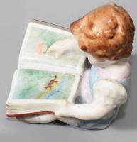 Herendi mesét olvasó gyermek. Jelzett, kézzel festett, hibátlan, m: 7 cm