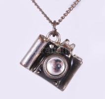 Fényképezőgép, repülőgép és bőrönd medálos nyakláncok