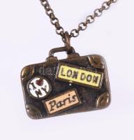 Fényképezőgép, repülőgép és bőrönd medálos nyakláncok