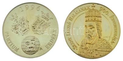 Lebó Ferenc (1960-) 1995. "Nagyvárad - Szent László halálának 900. évfordulója" aranyozott bronz emlékérem, kapszulában (42,5mm) + 1996. "Magyar Reformátusok III. Világtalálkozója / Partium, Erdély" aranyozott bronz emlékérem, kapszulában (42,5mm) T:AU