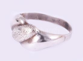 Ezüst (Ag) gyűrű, m:51, jelzett, nettó 0,9g