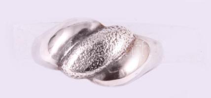 Ezüst (Ag) gyűrű, m:51, jelzett, nettó 0,9g