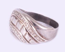 Ezüst (Ag) gyűrű, m:48, jelzett, nettó 0,9g