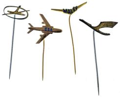 4db-os repülős jelvénytétel, benne "MALÉV", "Lufthansa", "Československé Aerolinie", "Interflug" T:AU,XF
