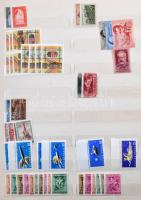 Több száz db bélyeg 1925-től a modern időkig sok teljes sorral, jobbakkal 12 lapos nagyalakú berakób...